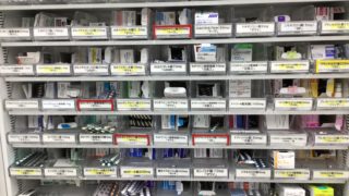 薬局の医薬品棚 | 株式会社バイアル